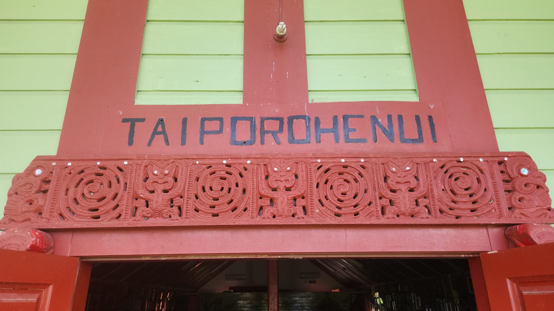 Carved wooden entrance of the Taiporohēnui wharenui.